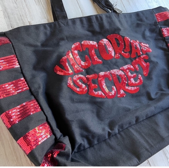 Nwt Victoria’s Secret Tote Bag Weekender Black and Red Lips Sequins Kiss Large - Picture 4 of 6